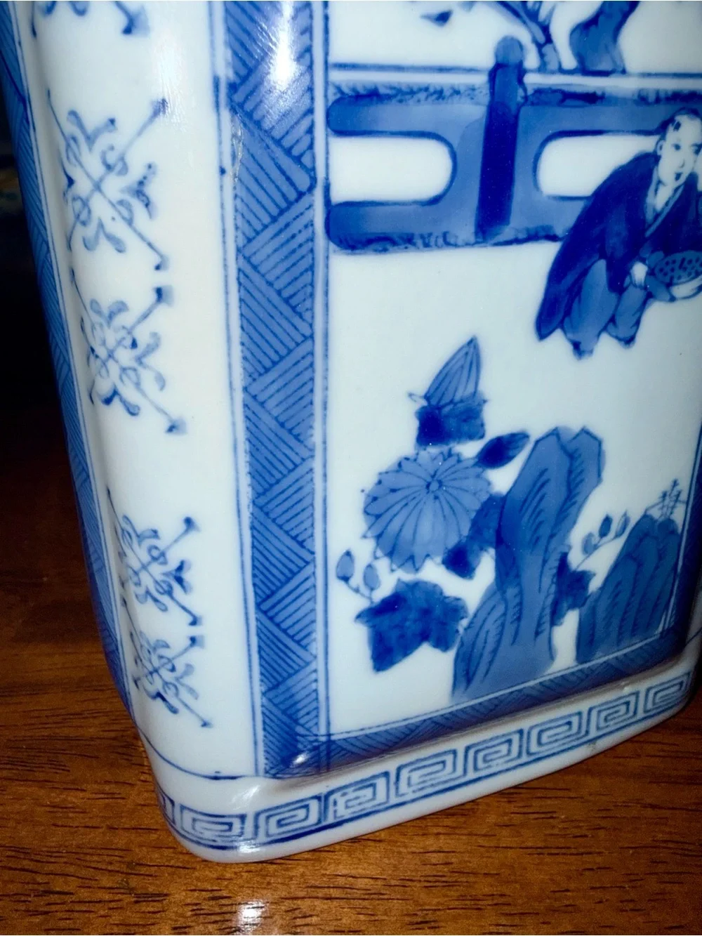 Vintage Chinoiserie Blue White Tall Vase Original Bombay Co Tag MINT Qianlong